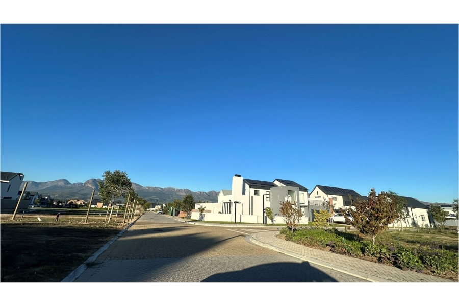 To Let 3 Bedroom Property for Rent in Lemoenkloof Western Cape